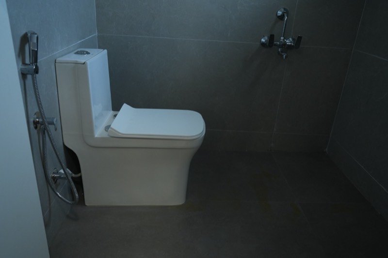 Bathroom with geyser-fed shower