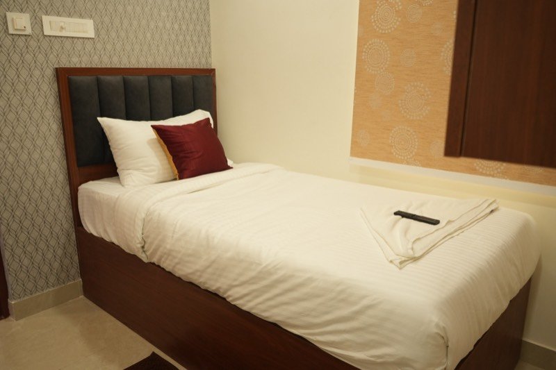 Classic Single Studio at SRK Clasic with a single bed and cushioned headboard