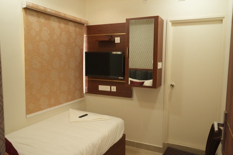 Television and mirror unit above the bed in the Classic Single Studio