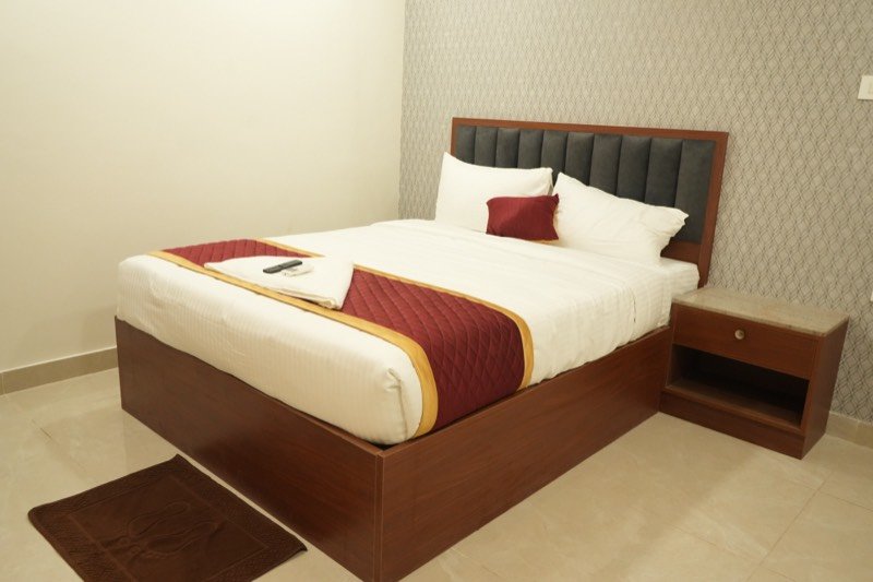 Double bed and bedside table in the Executive Deluxe room
