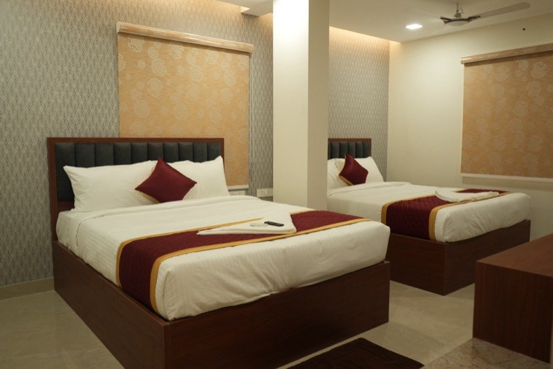 Premium room with two king beds and roller blinds