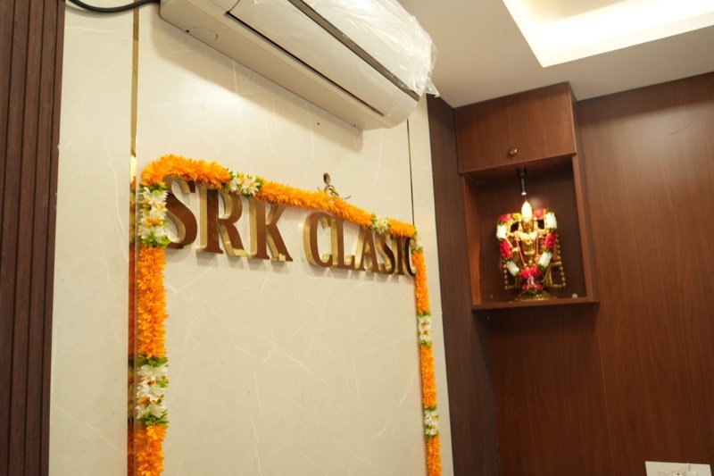 Brass SRK Clasic lettering with marigold garland